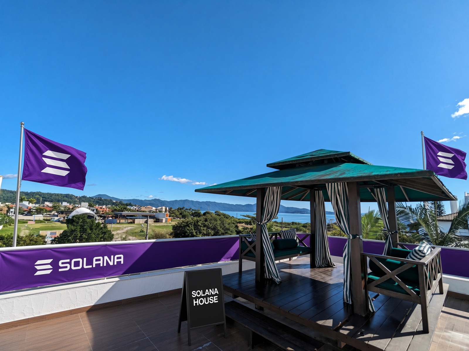 Solana House rooftop terrace overlooking the ocean